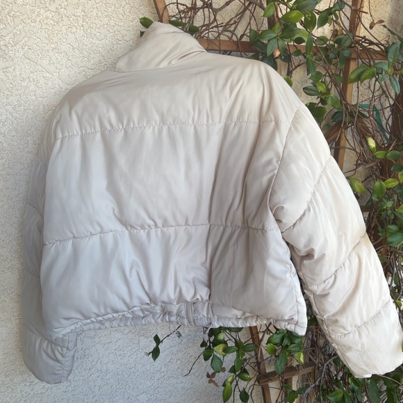 Women’s Cropped Puffer Jacket - Picture 3 of 3